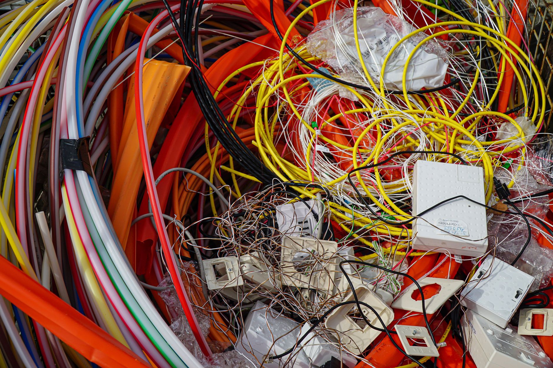 Kolorowa mieszanka przewodów elektrycznych przeznaczonych do recyklingu