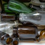 Skup szkła przemysłowego w Łodzi i regionie łódzkim: gdzie oddać stłuczkę i butelki w hurcie Różne szklane butelki przeznaczone do recyklingu